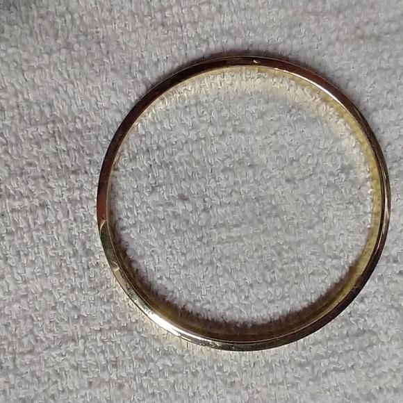 Goldtone Bangle bracelet solid 2.5 i.d. - Picture 2 of 2